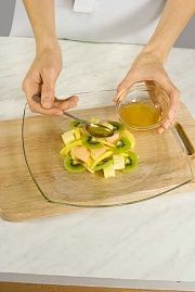 Приготовление блюда по рецепту - Салат фруктовый с ликером. Шаг 4